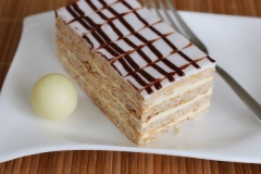 eszterhazyschnitte-cream-slice-dessert-39381-1-750x400